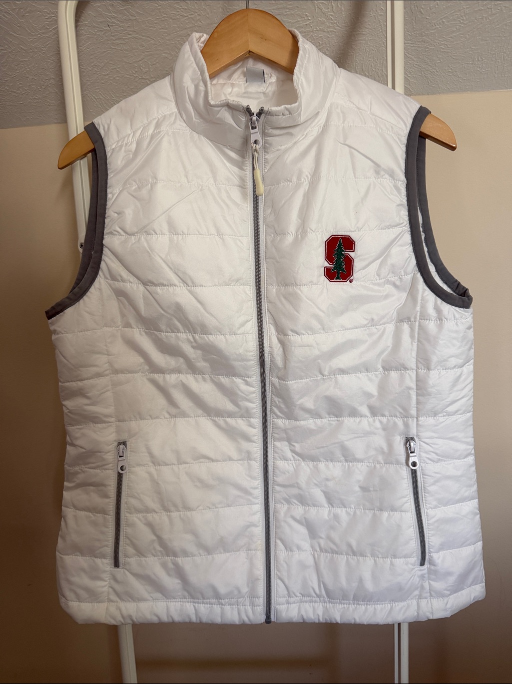 Stanford White Puffer Vest With Embroidered Chest Logo By Vantage Sz Medium Stanford White Puffer Vest With Embroidered Chest Logo By Vantage Sz Medium